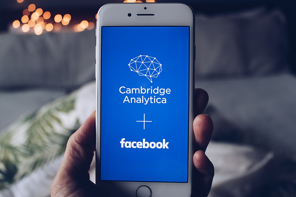 1024px-Cambridge_Analytica_and_Facebook